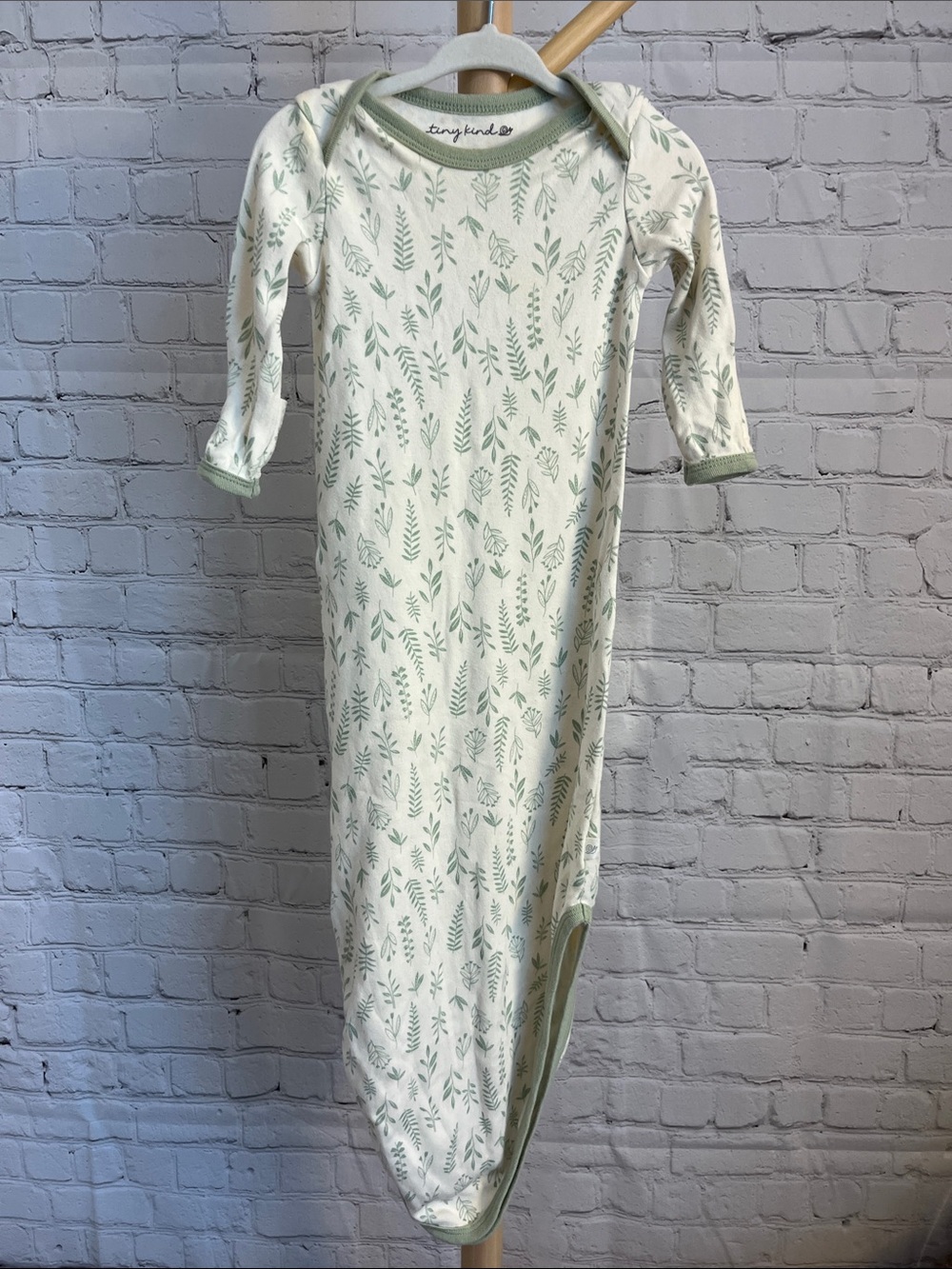 ⭐️⭐️ PICK 5 / $20 Tiny Kind Organics Green Leaf Baby Gown